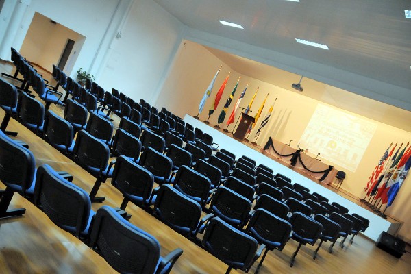 14 de diciembre de 2010 - Sala de conferencias de la ENOPU en el día de su inauguración